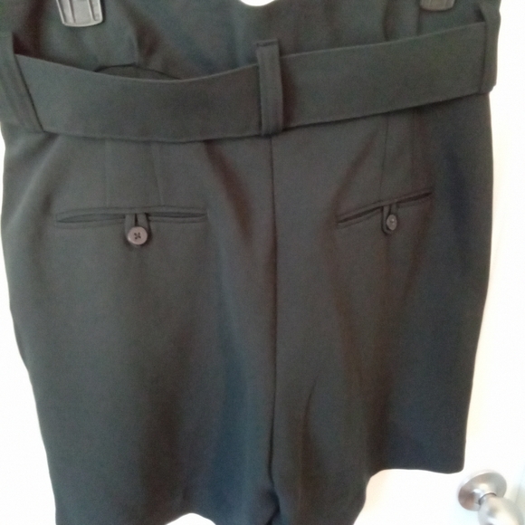 Express Black Pleated Belted Shorts Size 10 - Picture 2 of 5